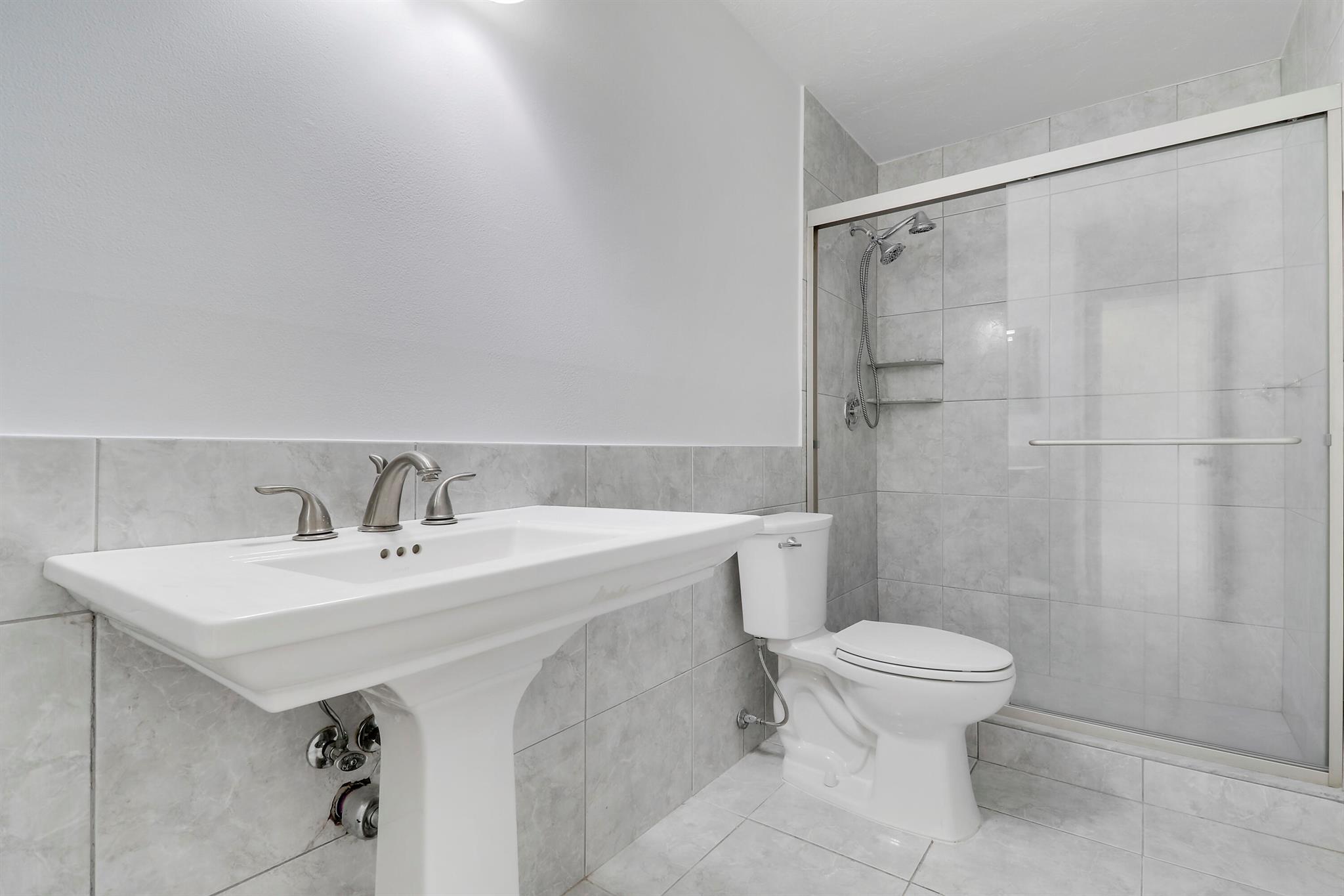 5695 Lakeview Mews Drive