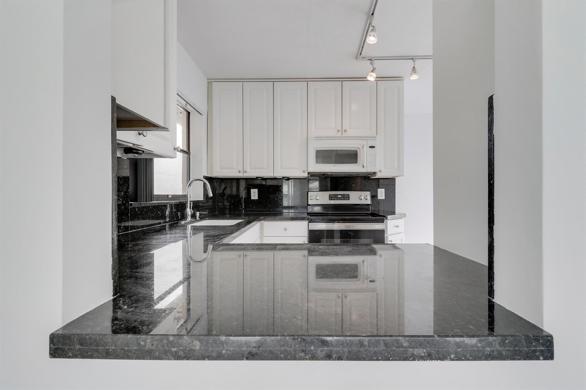 5695 Lakeview Mews Drive