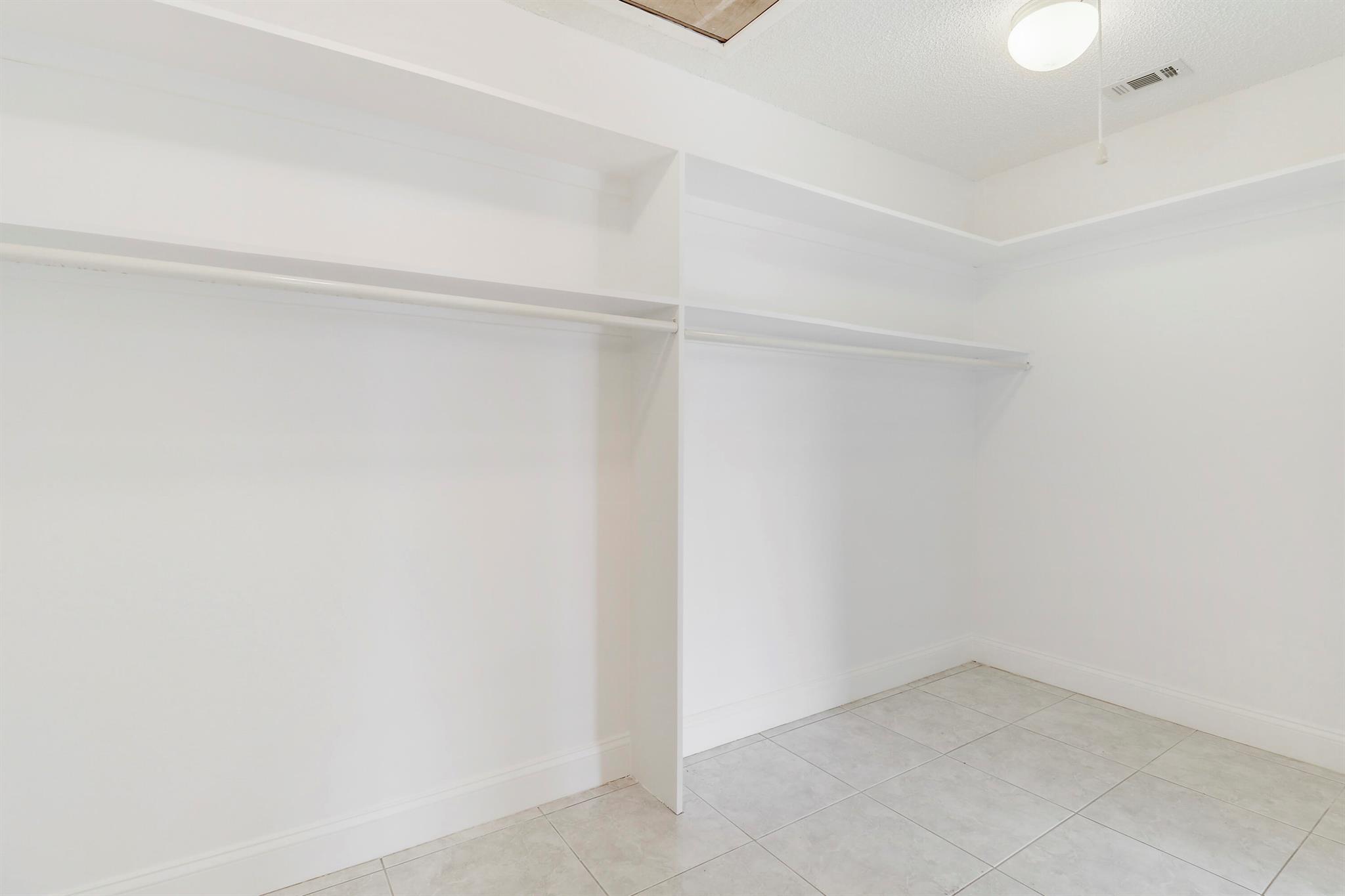 5695 Lakeview Mews Drive