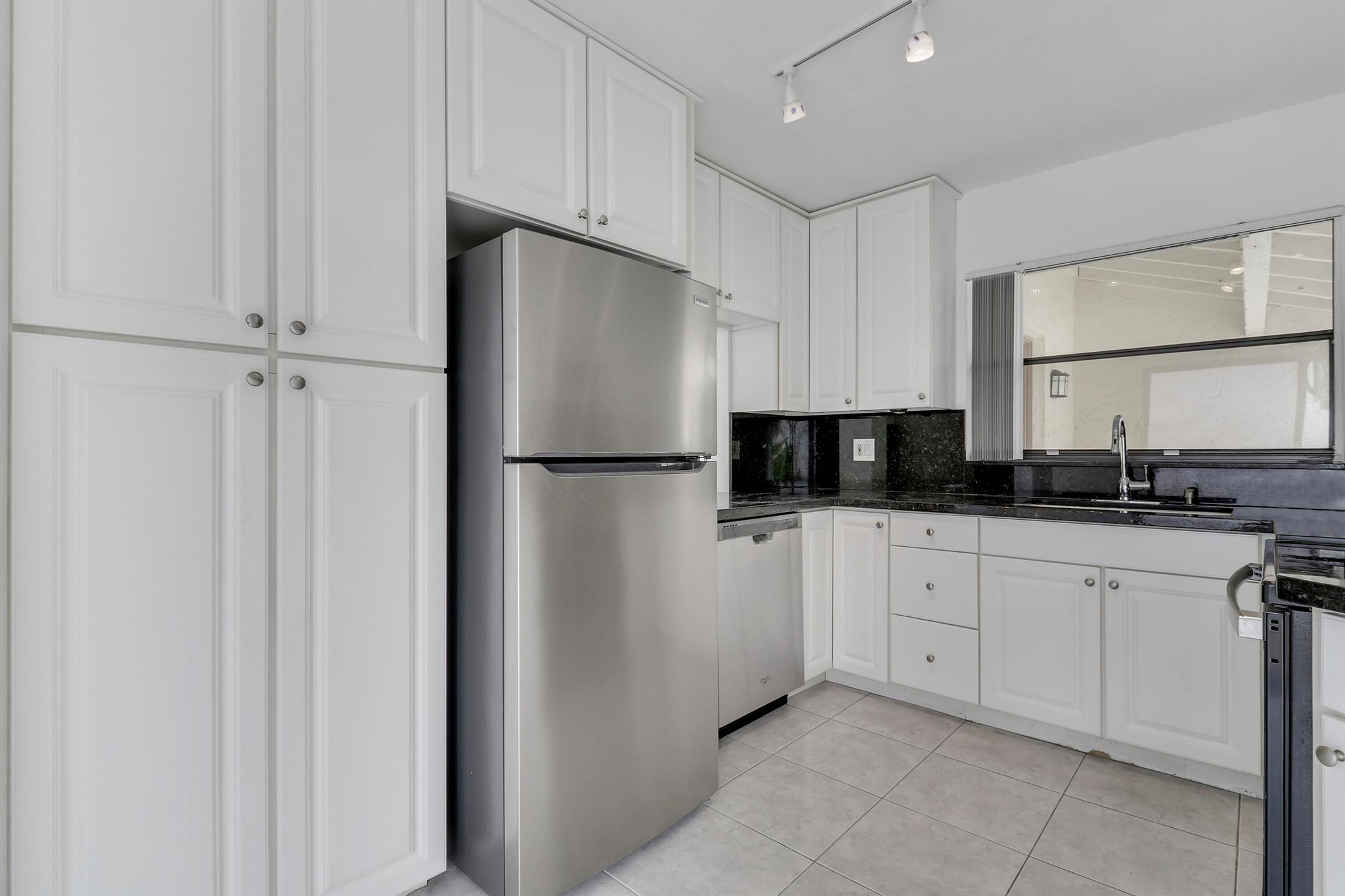 5695 Lakeview Mews Drive