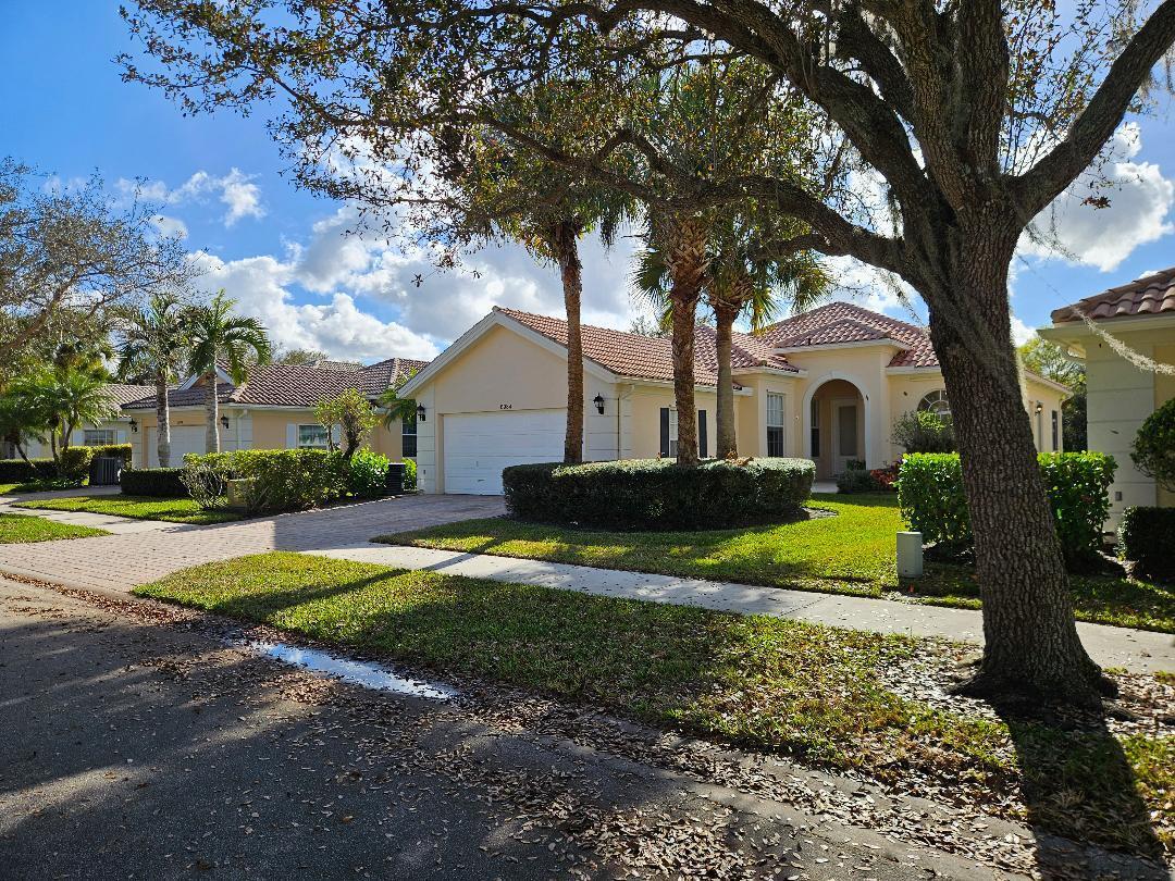 8984 SE Hawks Nest Court