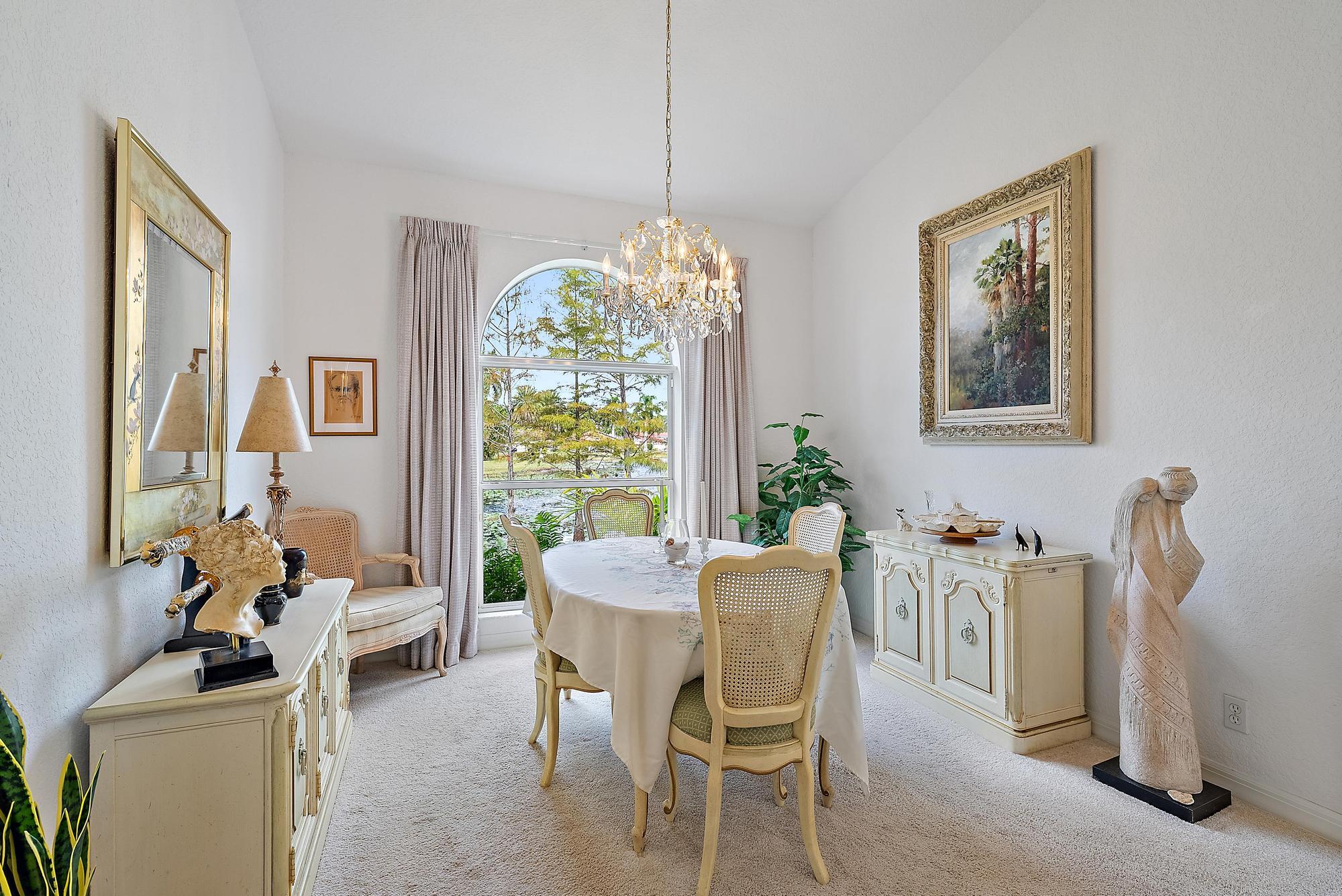 6784 SE Twin Oaks Circle