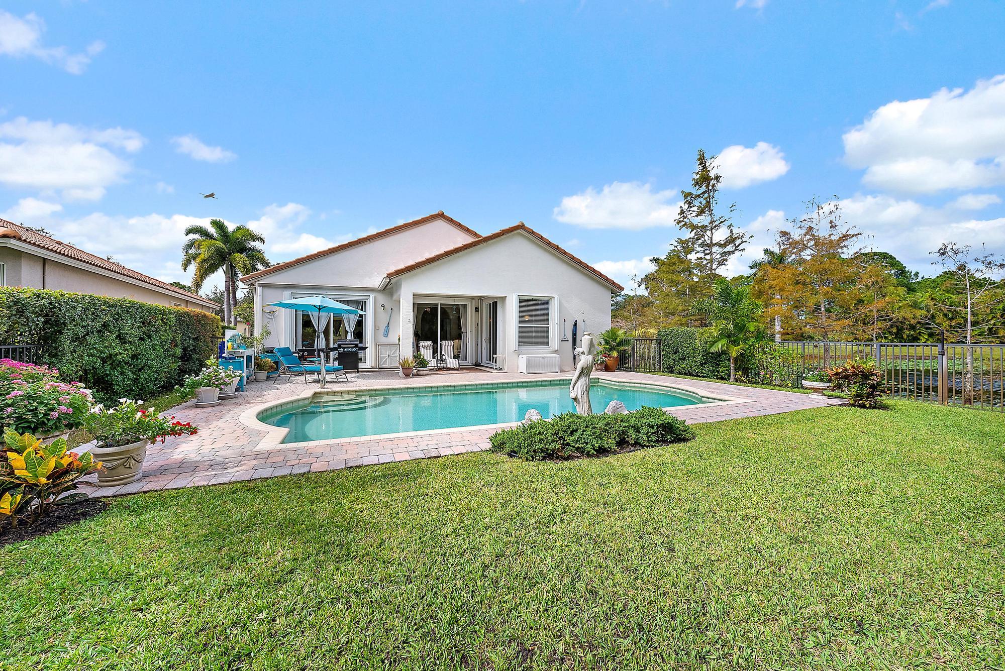 6784 SE Twin Oaks Circle