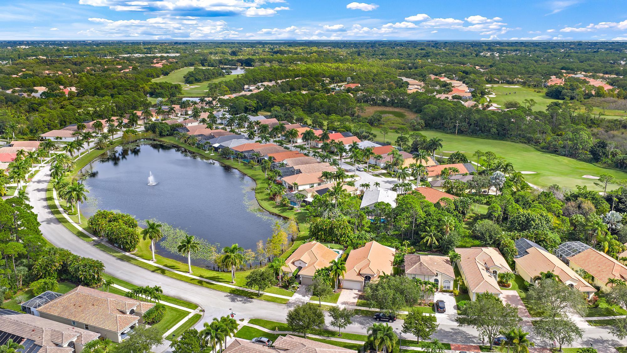 6784 SE Twin Oaks Circle