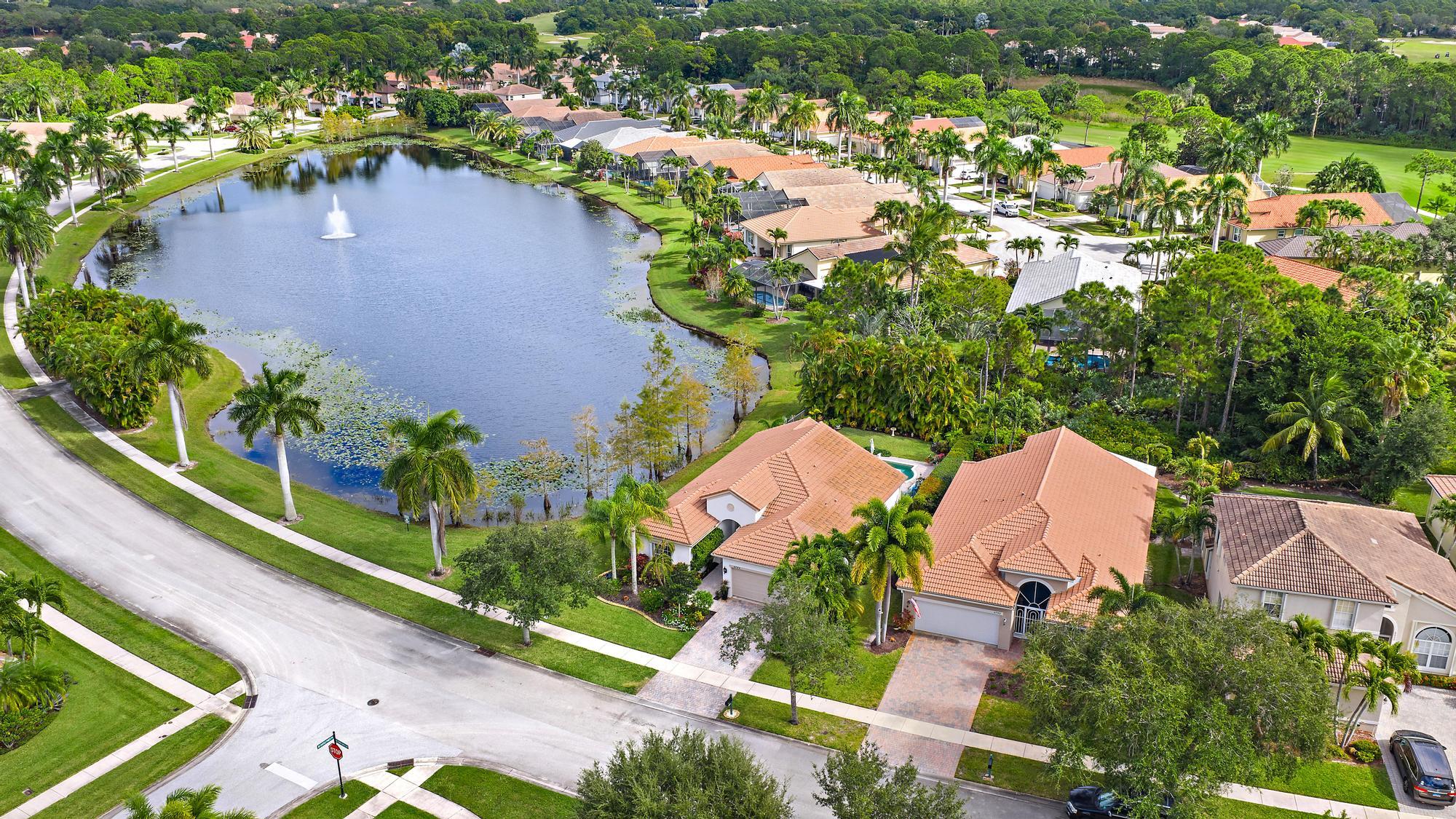 6784 SE Twin Oaks Circle