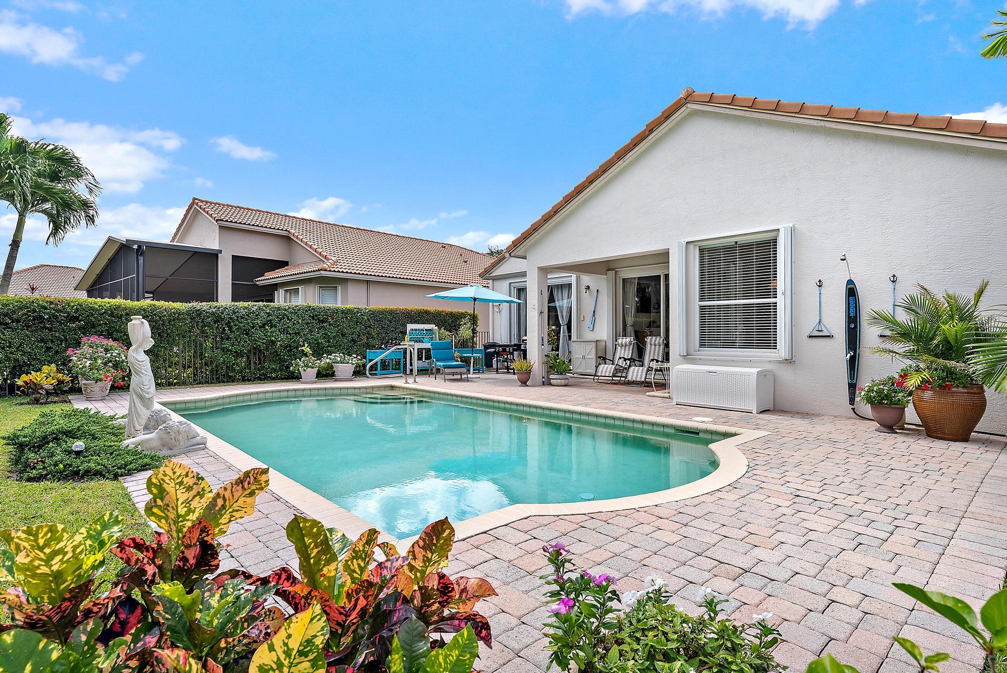 6784 SE Twin Oaks Circle