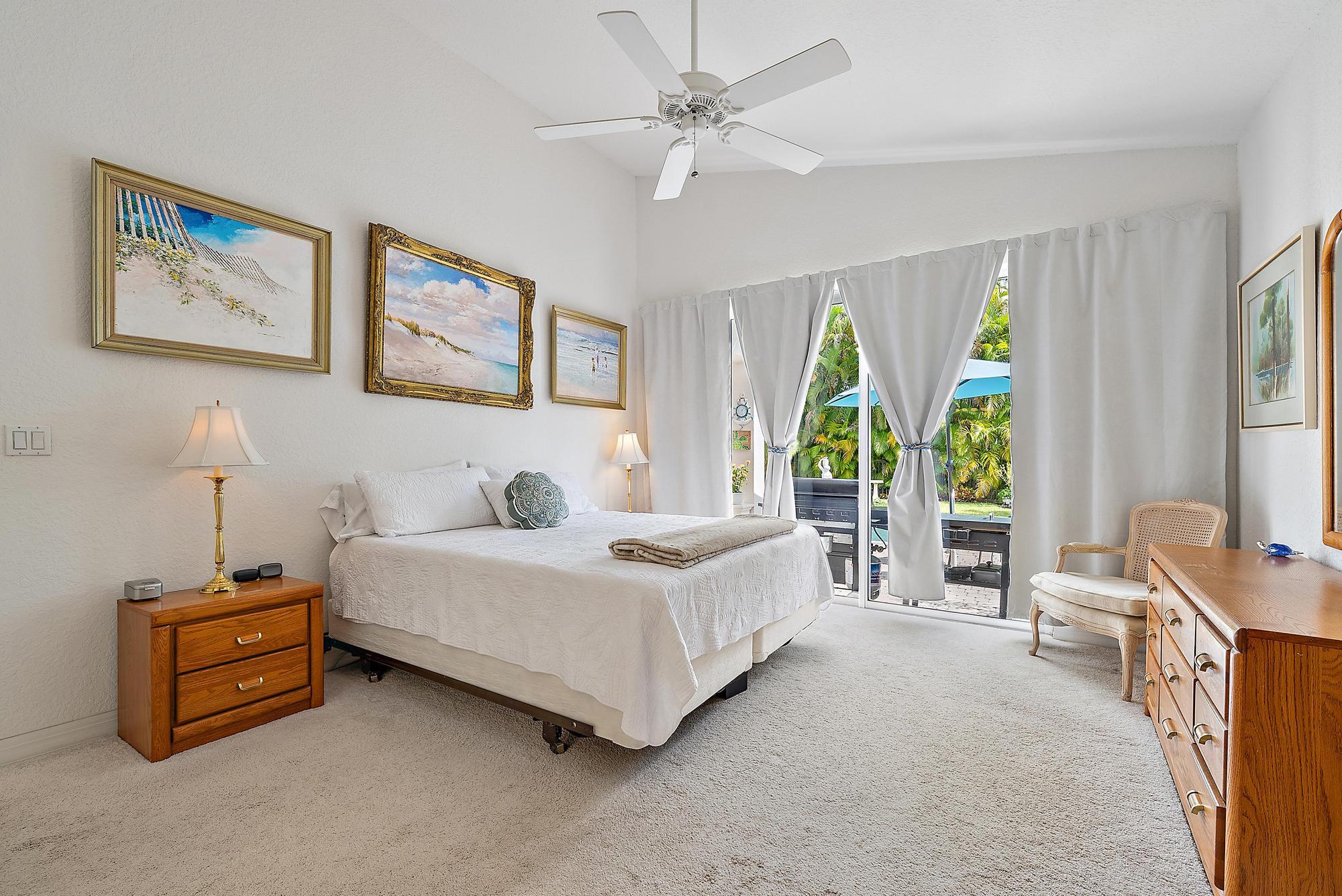 6784 SE Twin Oaks Circle