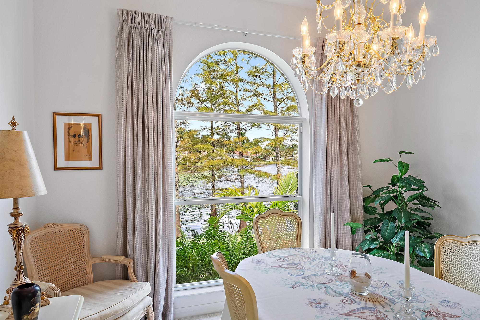 6784 SE Twin Oaks Circle