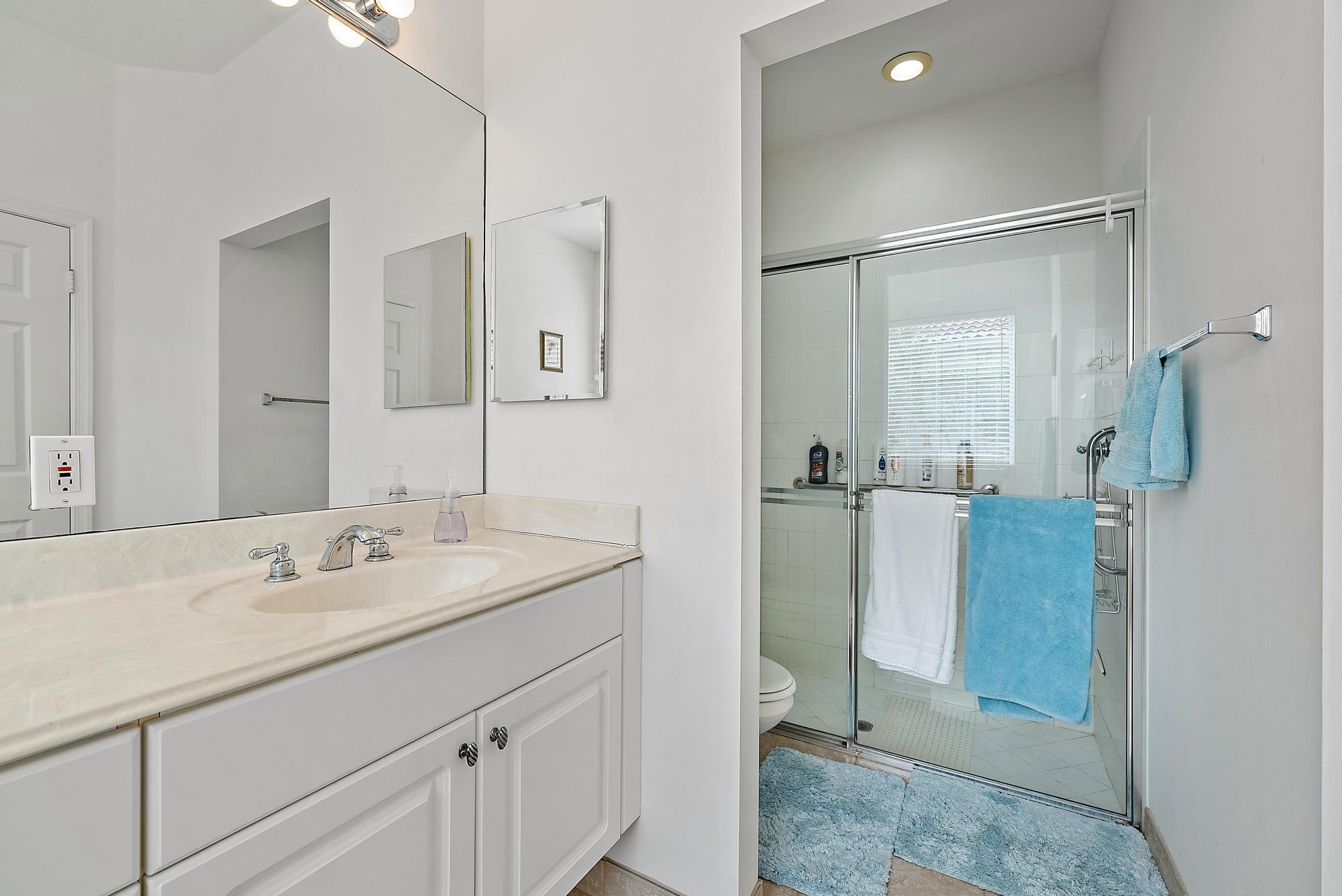 6784 SE Twin Oaks Circle