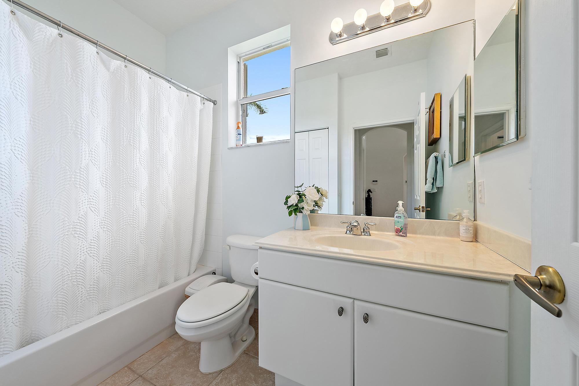 6784 SE Twin Oaks Circle