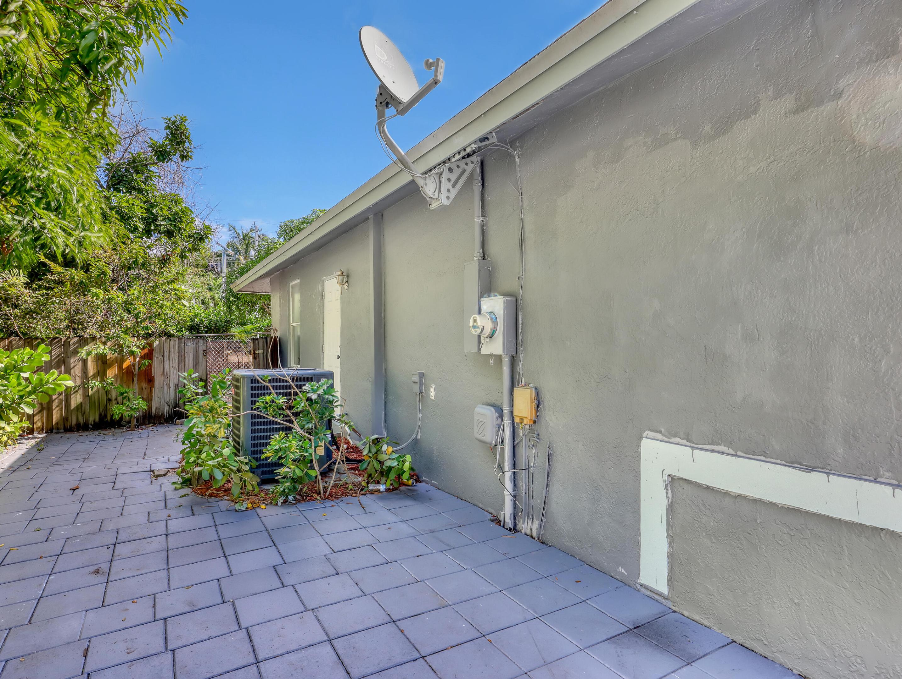 1950 Wisteria Street