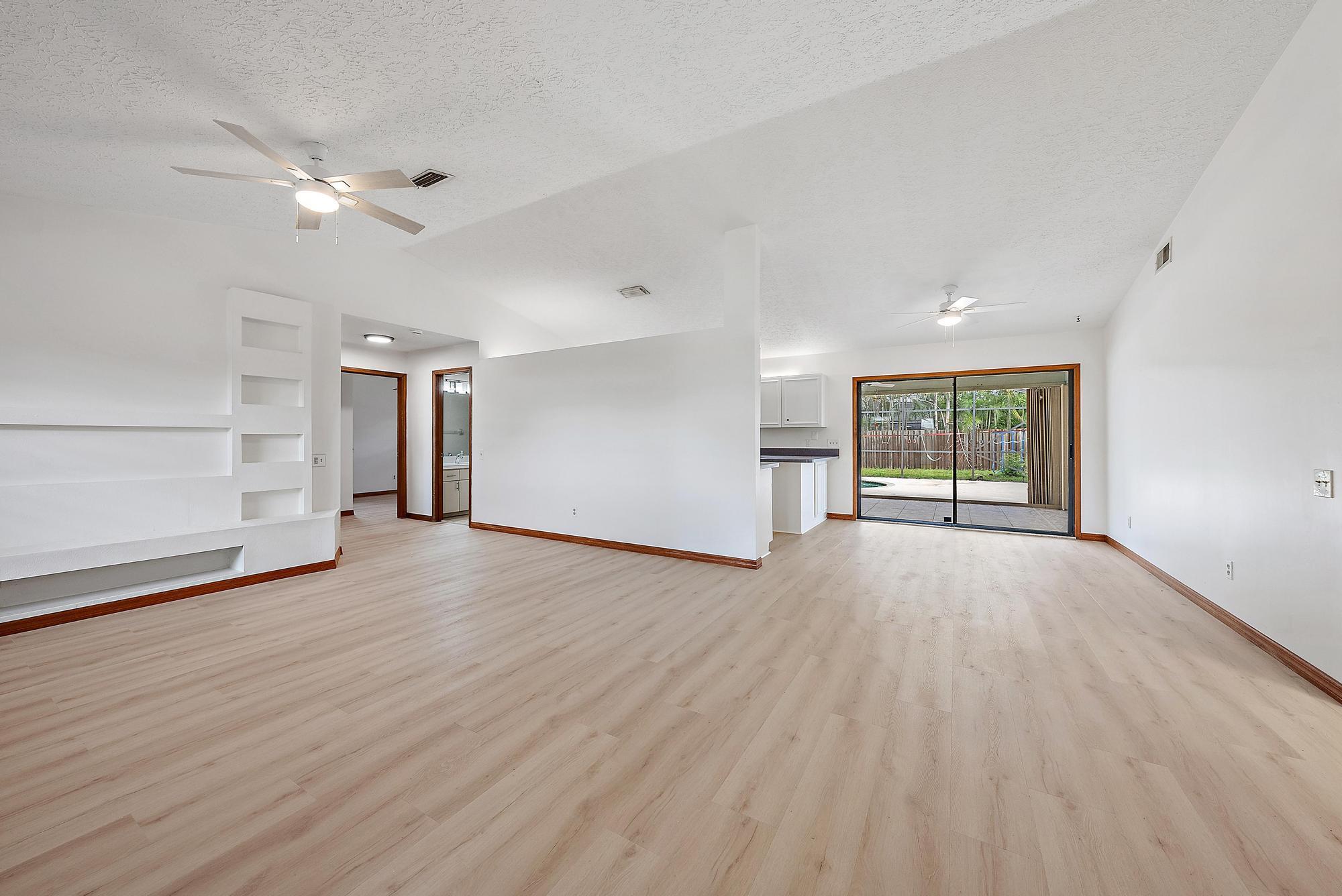 489 SE Evergreene Terrace