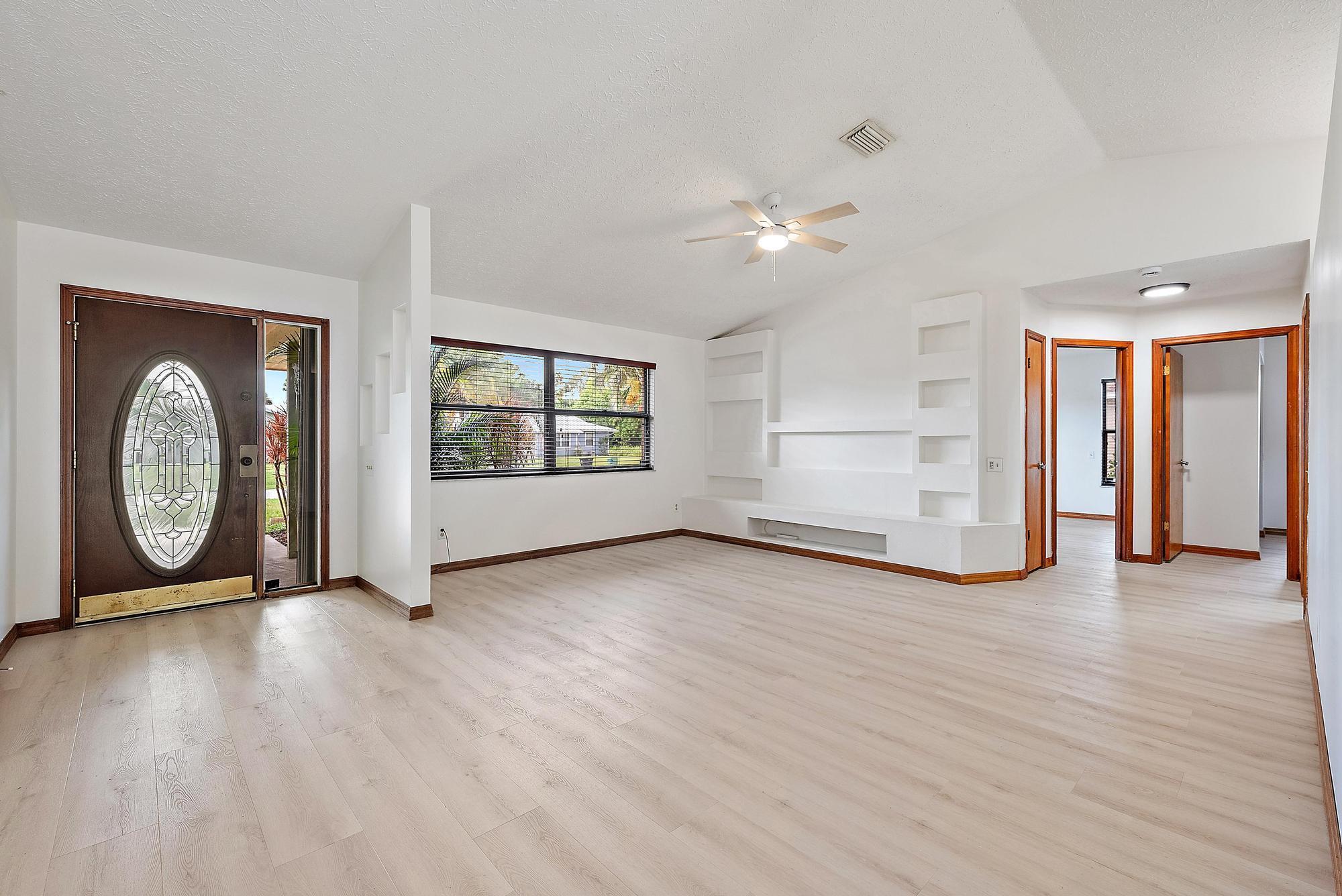 489 SE Evergreene Terrace