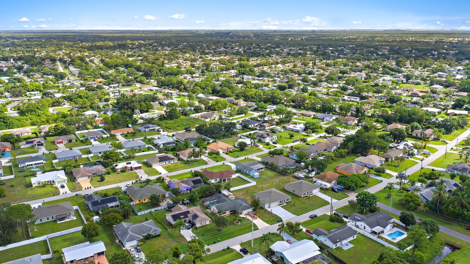 489 SE Evergreene Terrace