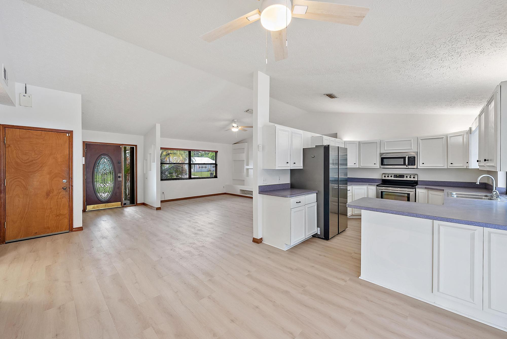 489 SE Evergreene Terrace