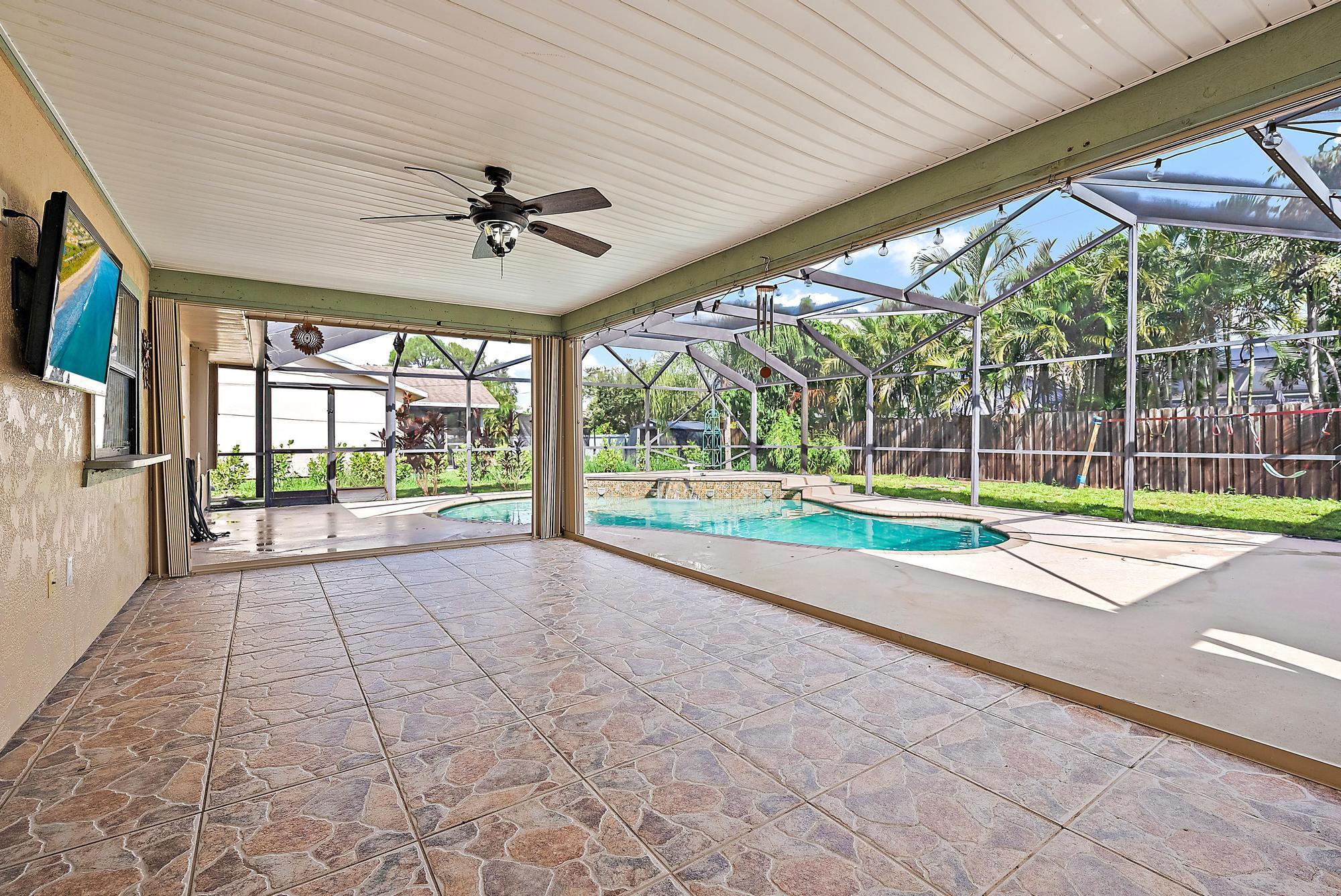 489 SE Evergreene Terrace