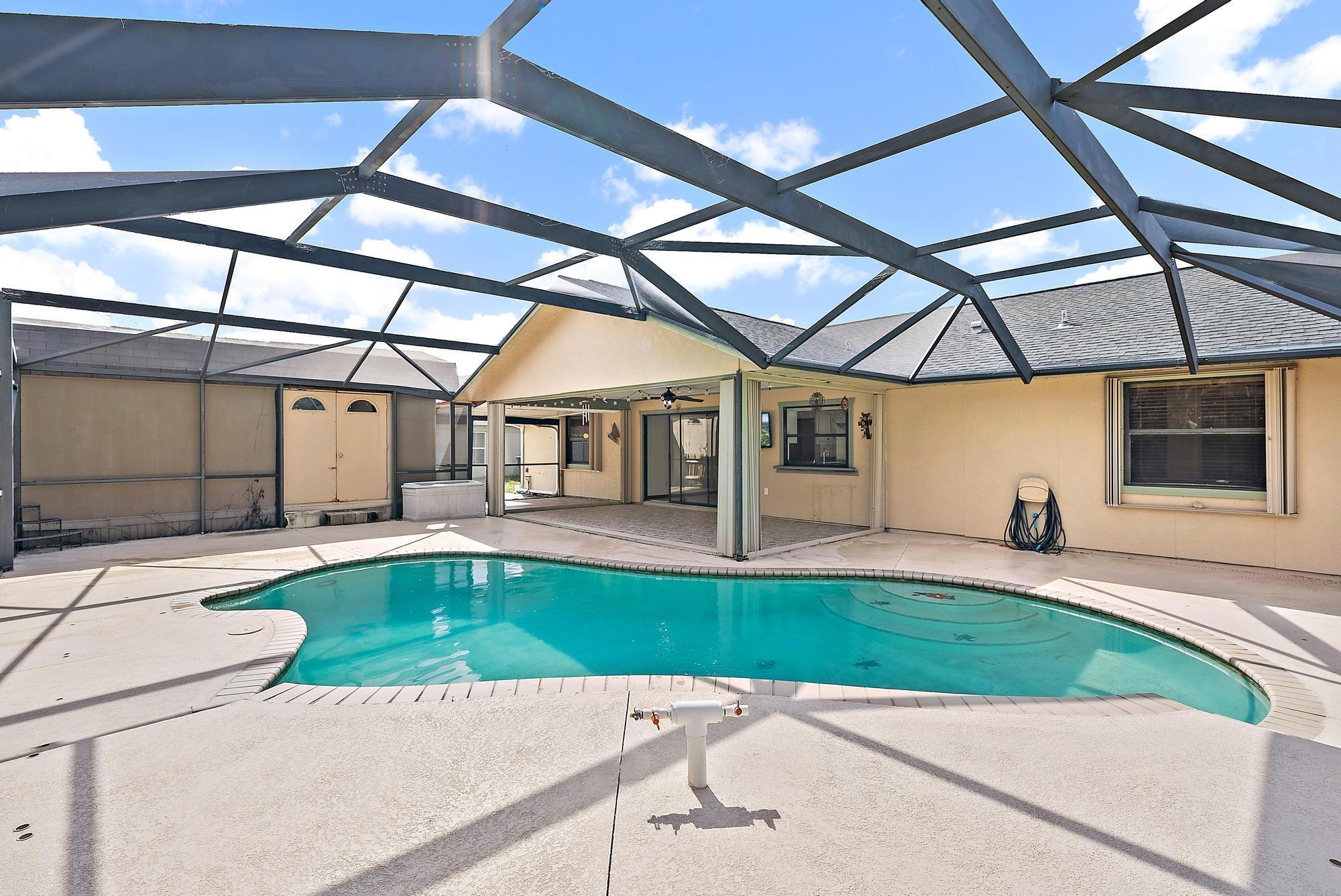 489 SE Evergreene Terrace