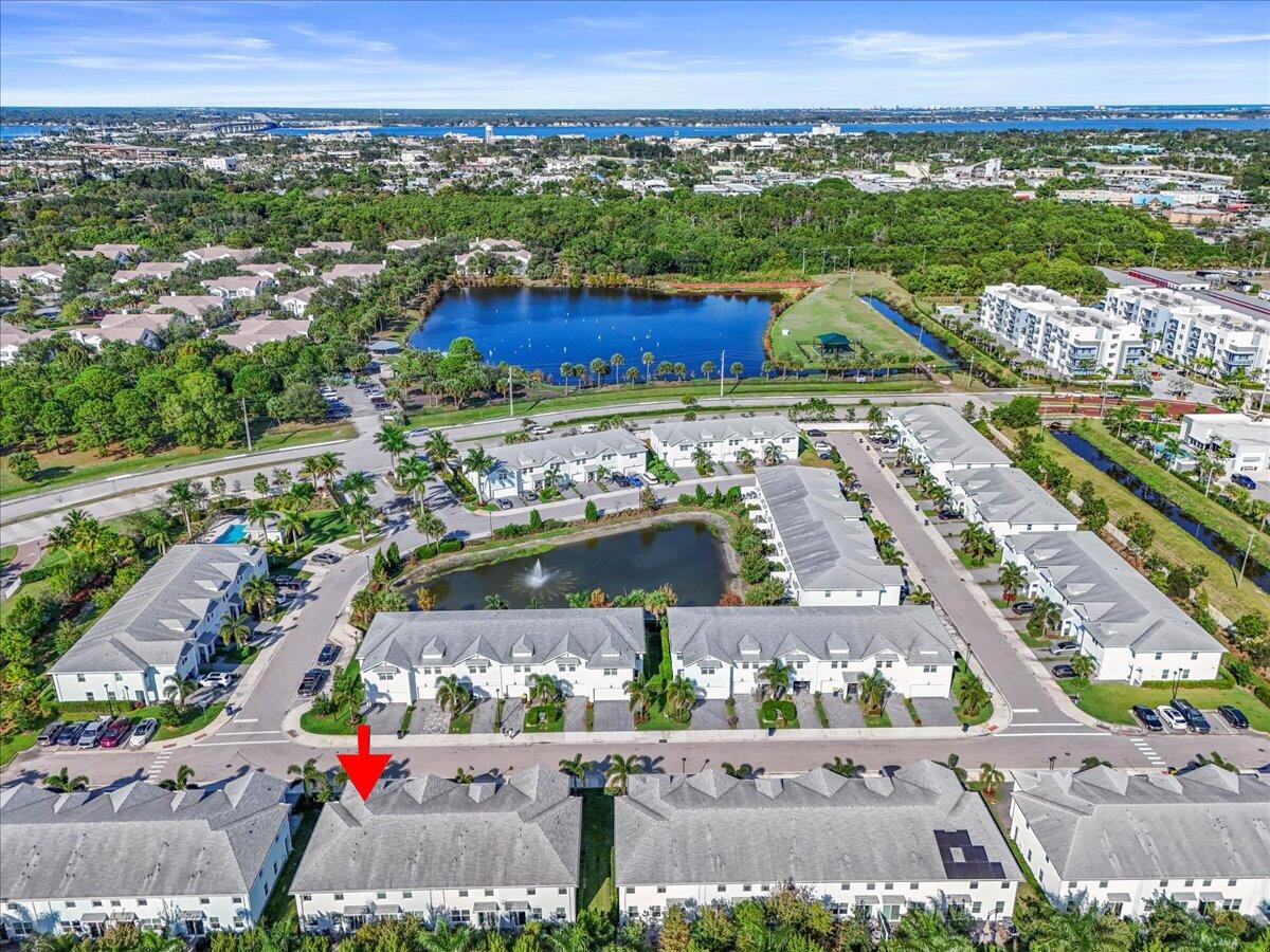 364 SE Sea Hunt Way