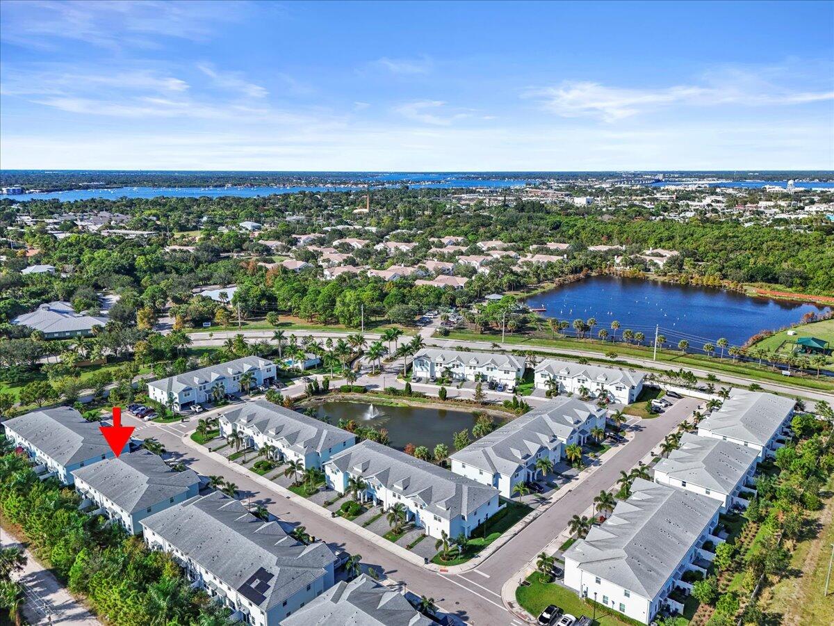 364 SE Sea Hunt Way