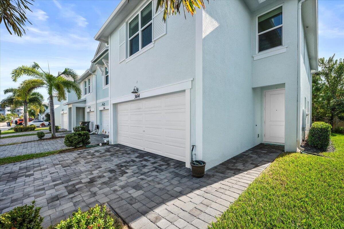 364 SE Sea Hunt Way