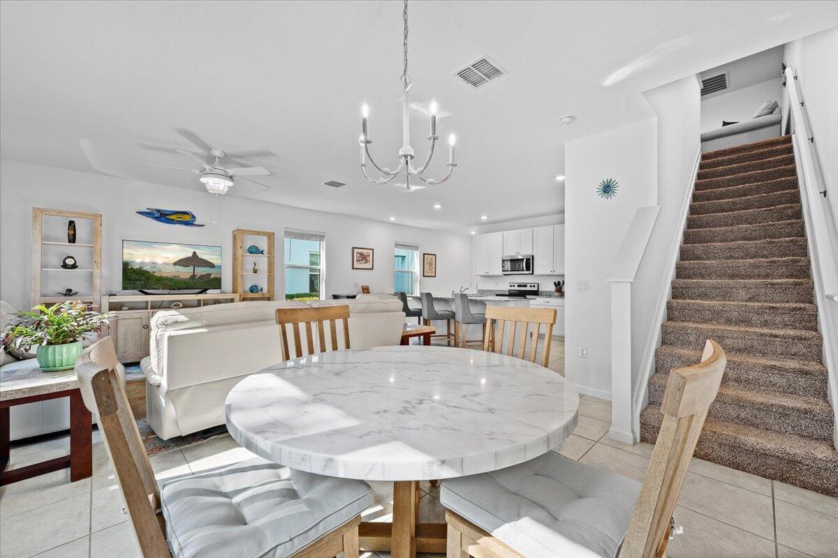 364 SE Sea Hunt Way