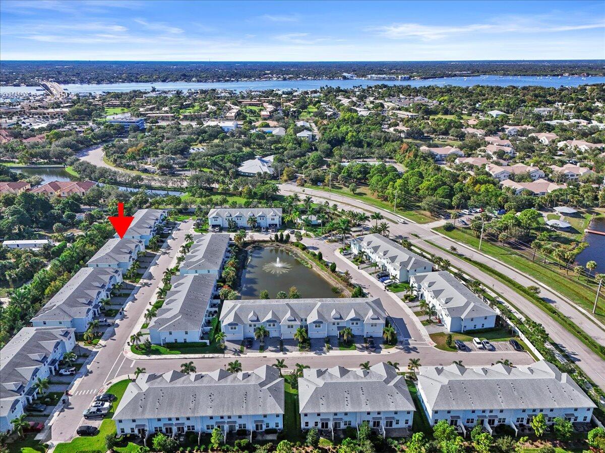364 SE Sea Hunt Way
