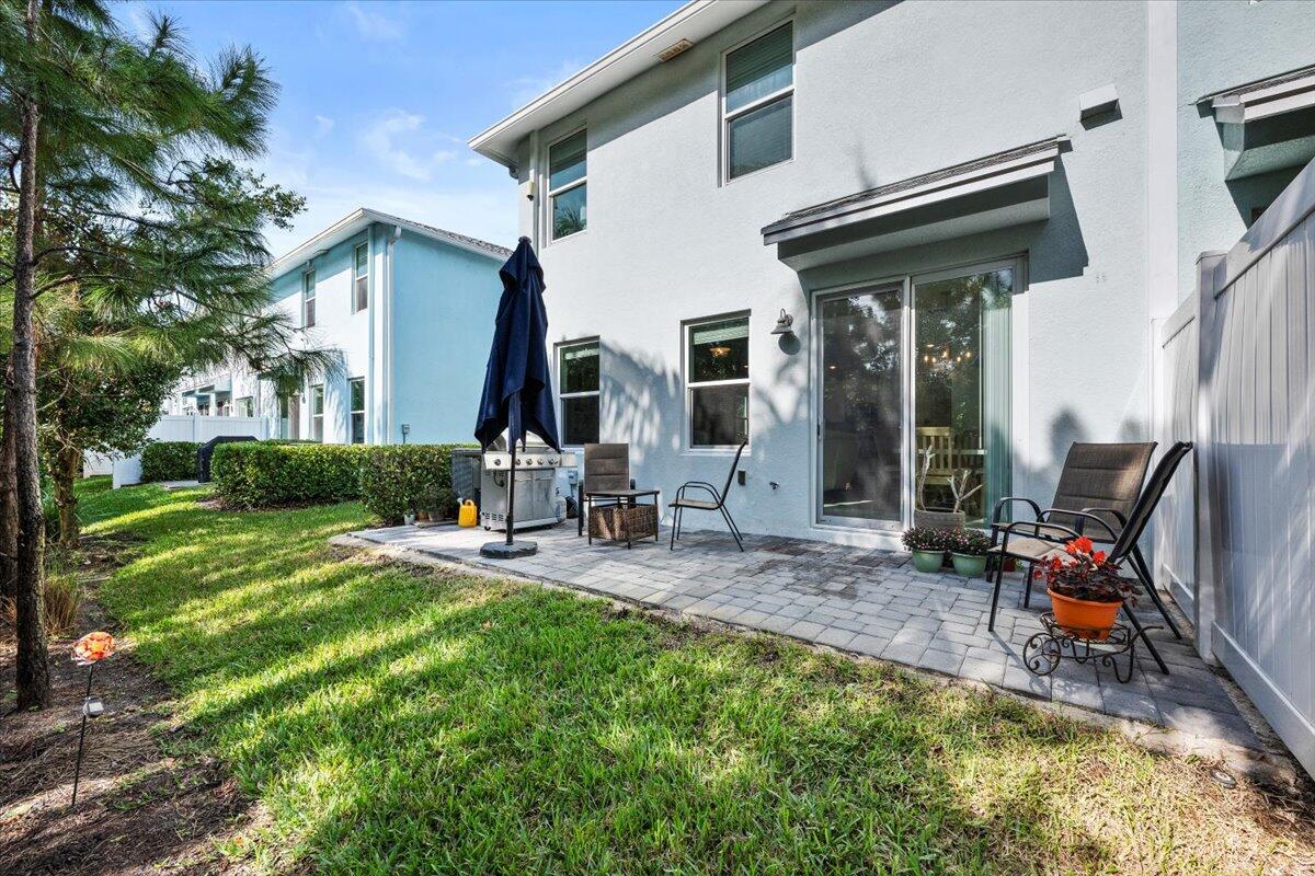 364 SE Sea Hunt Way