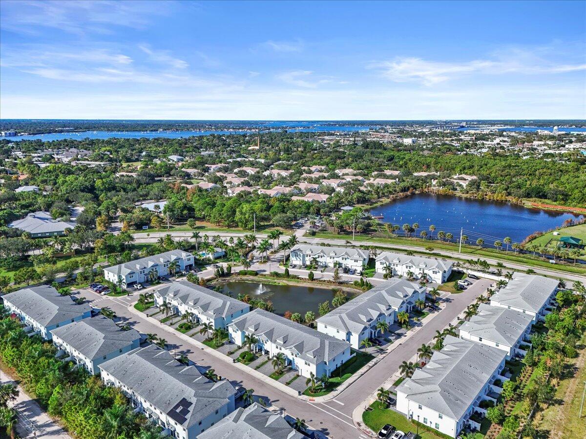 364 SE Sea Hunt Way