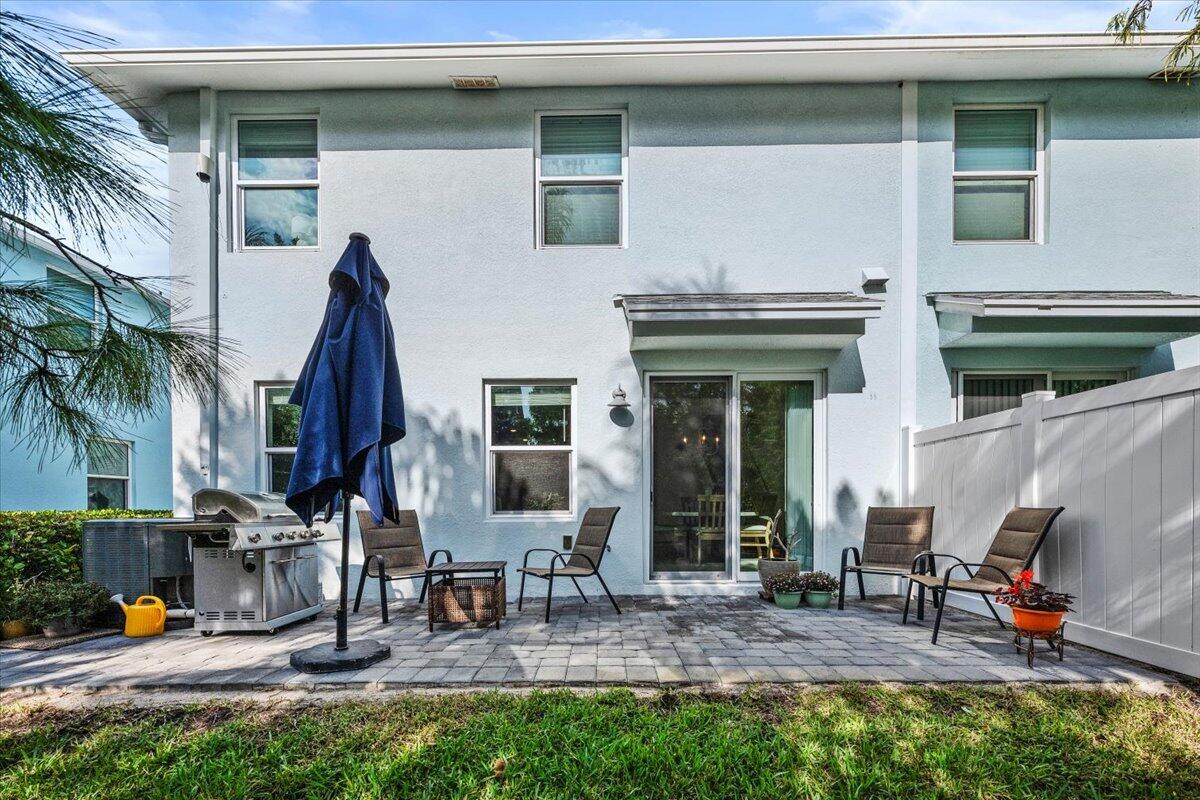 364 SE Sea Hunt Way
