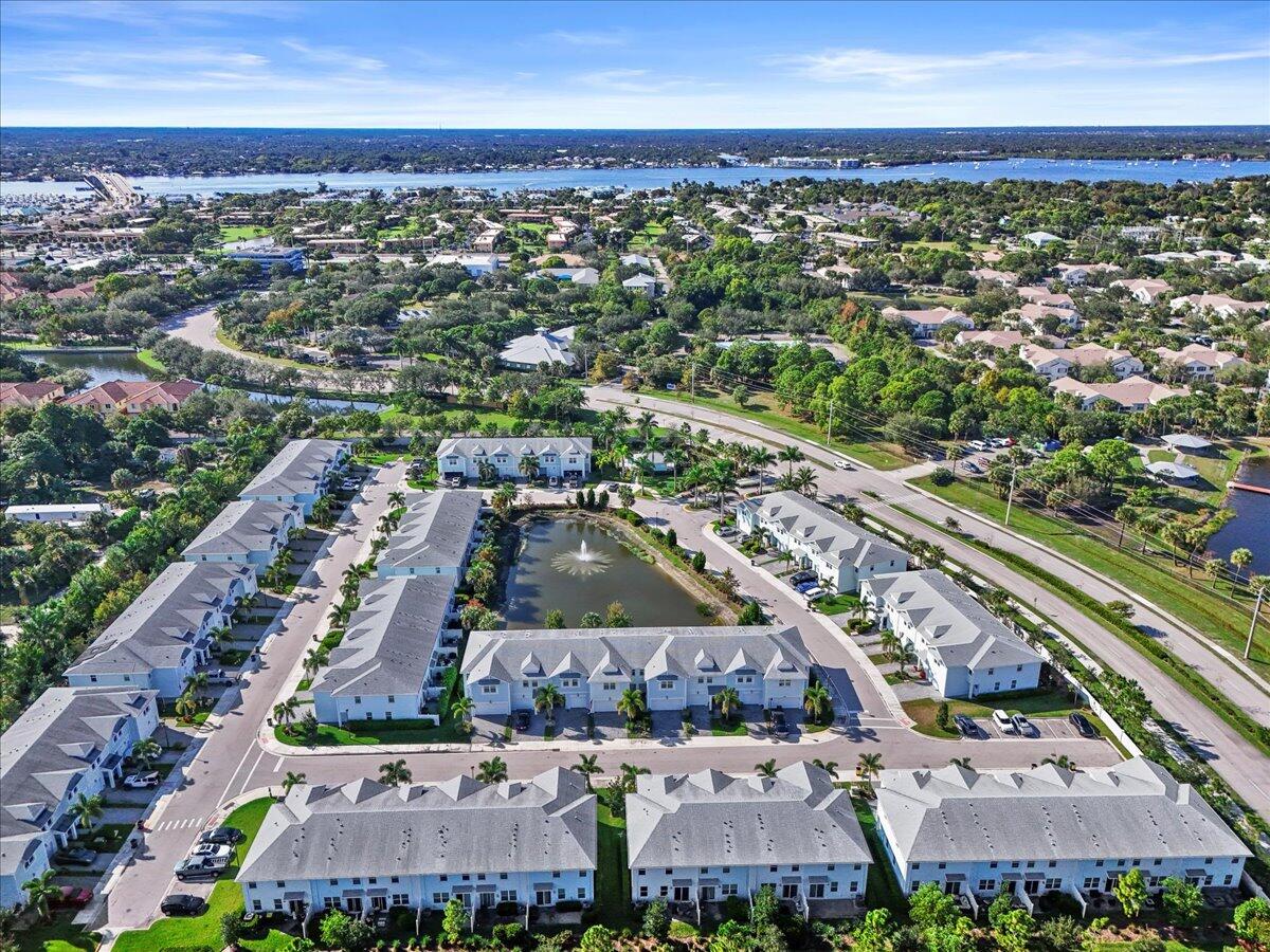 364 SE Sea Hunt Way