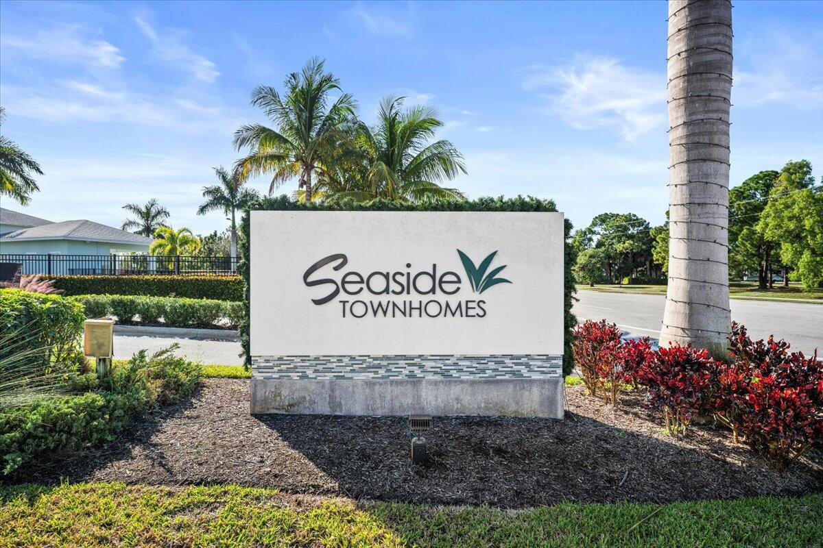 364 SE Sea Hunt Way