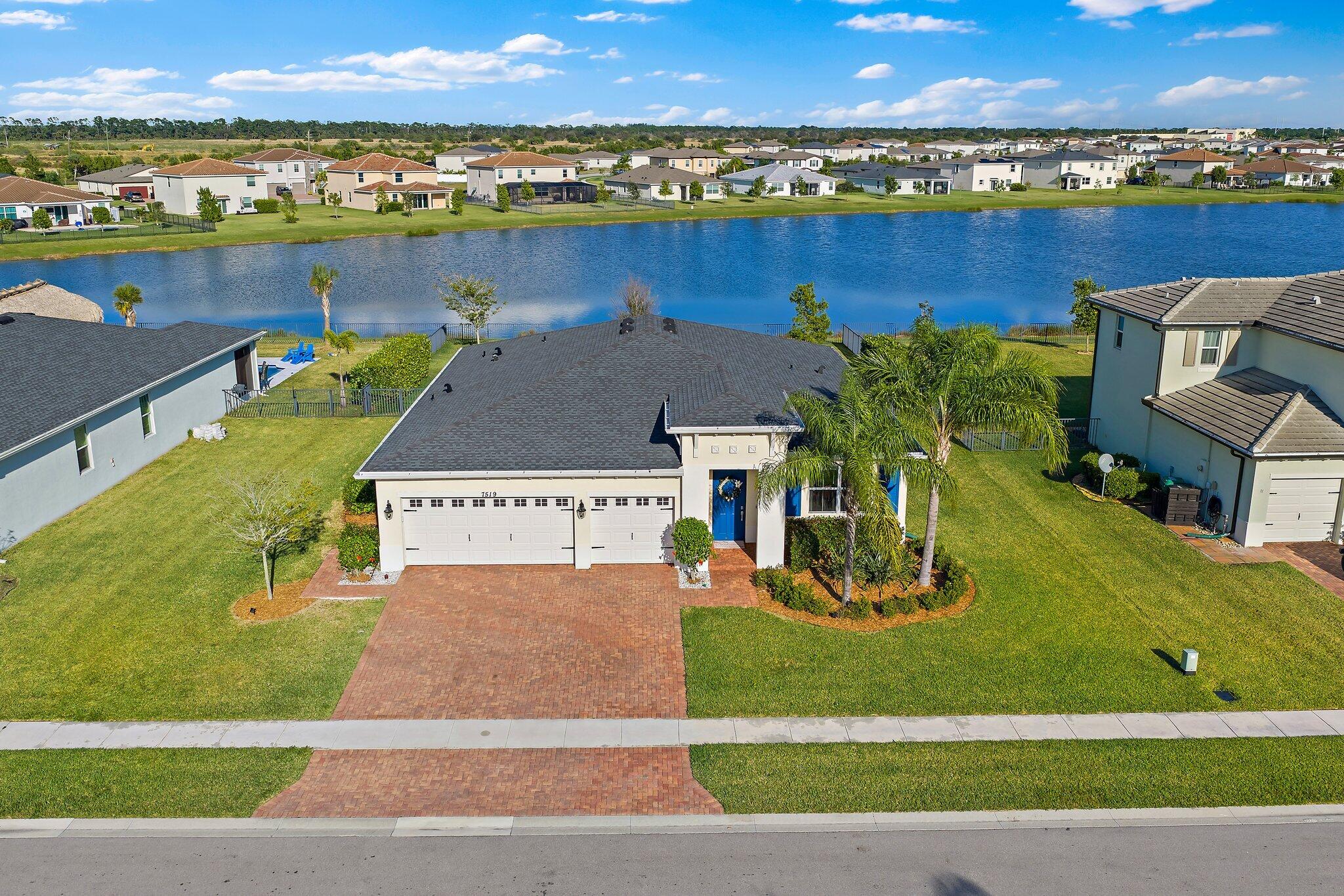 7519 NW Deysbrook Lane