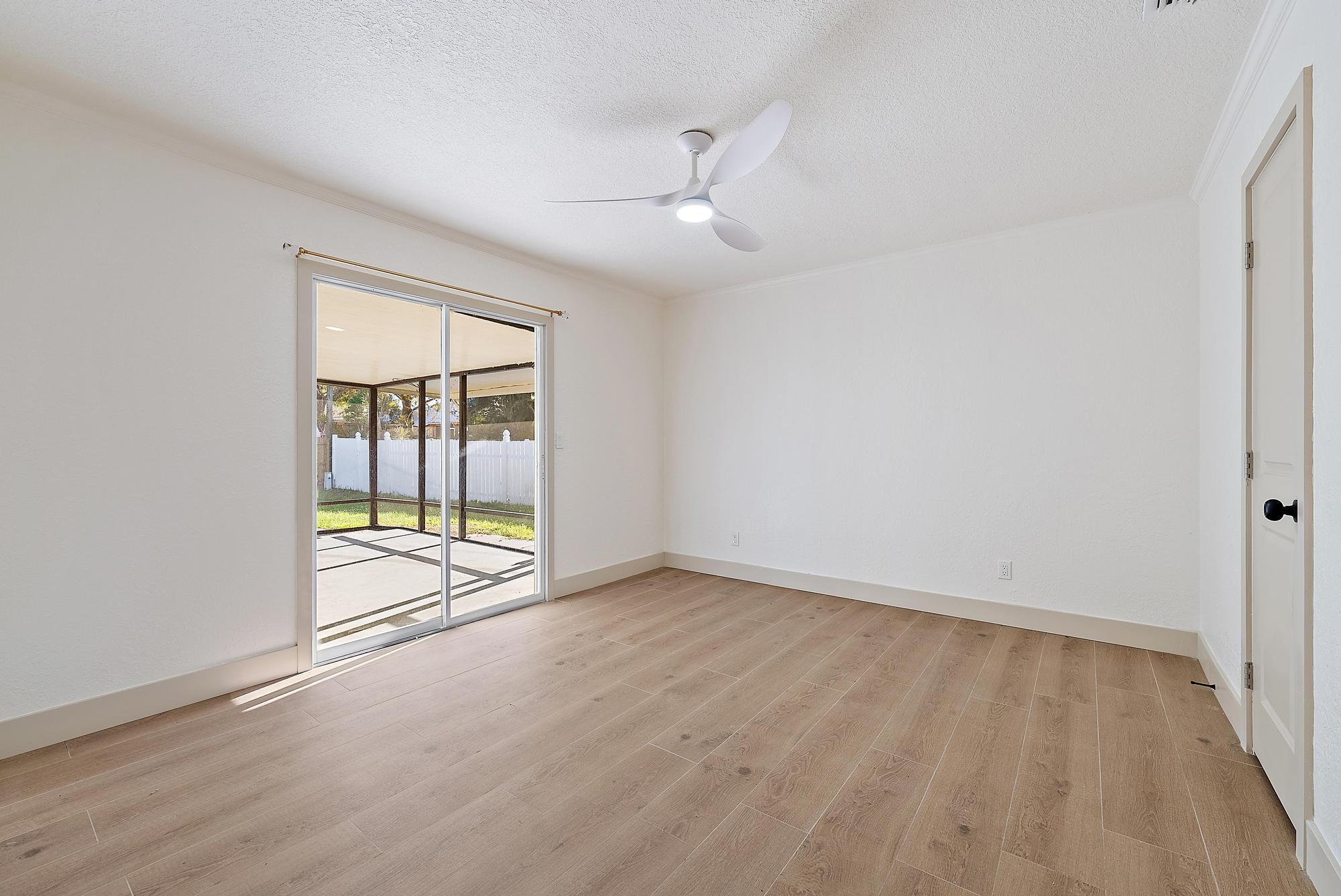 549 NW Salina Terrace