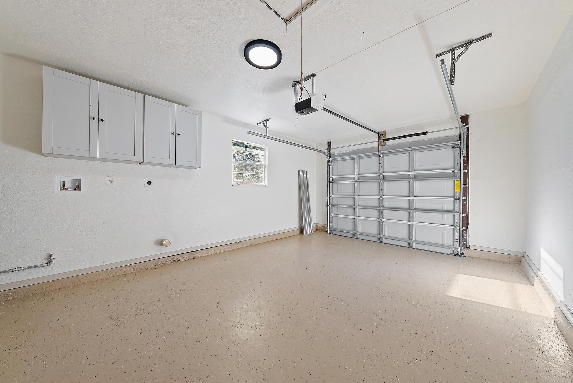 549 NW Salina Terrace