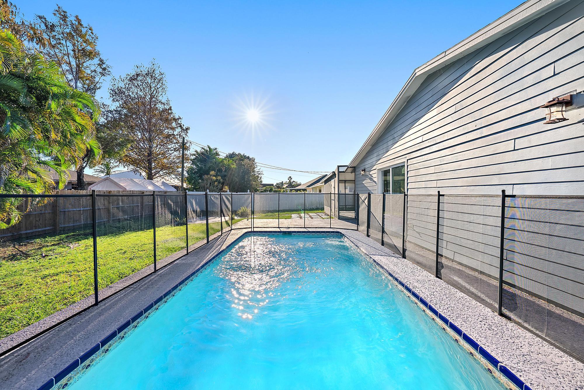 549 NW Salina Terrace