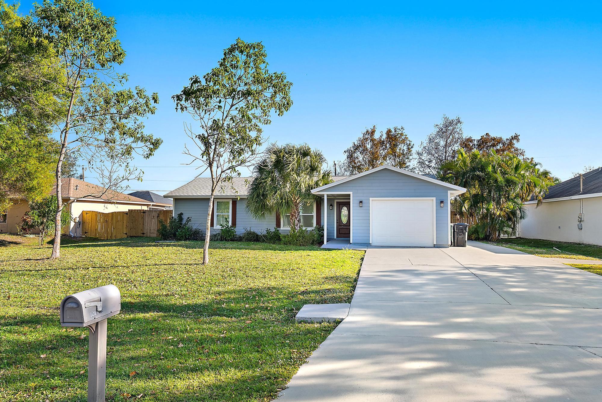 549 NW Salina Terrace