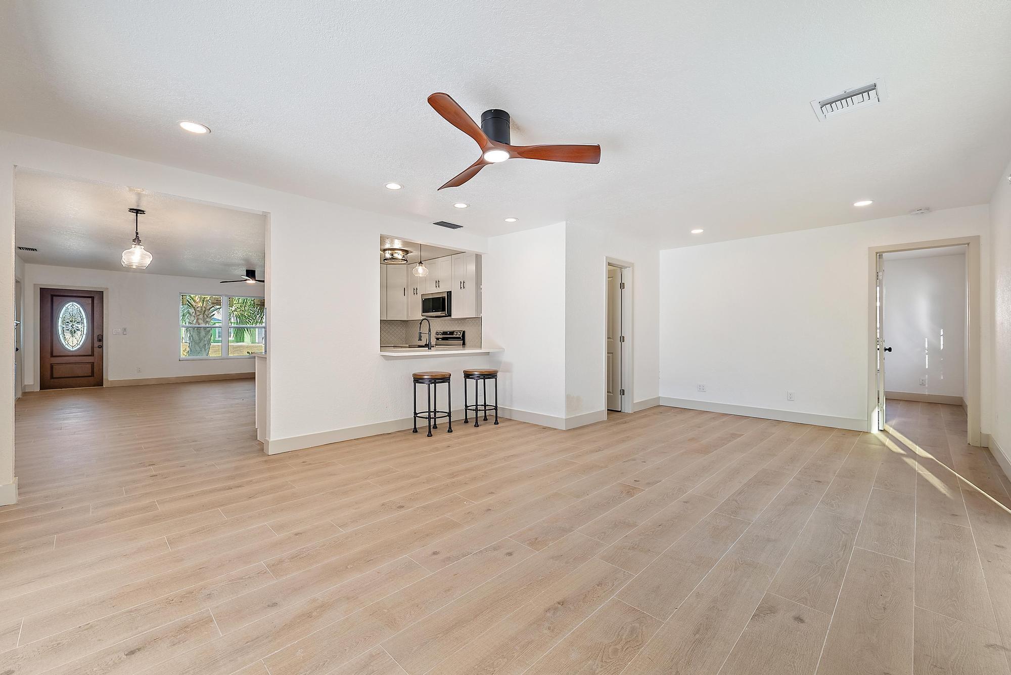 549 NW Salina Terrace