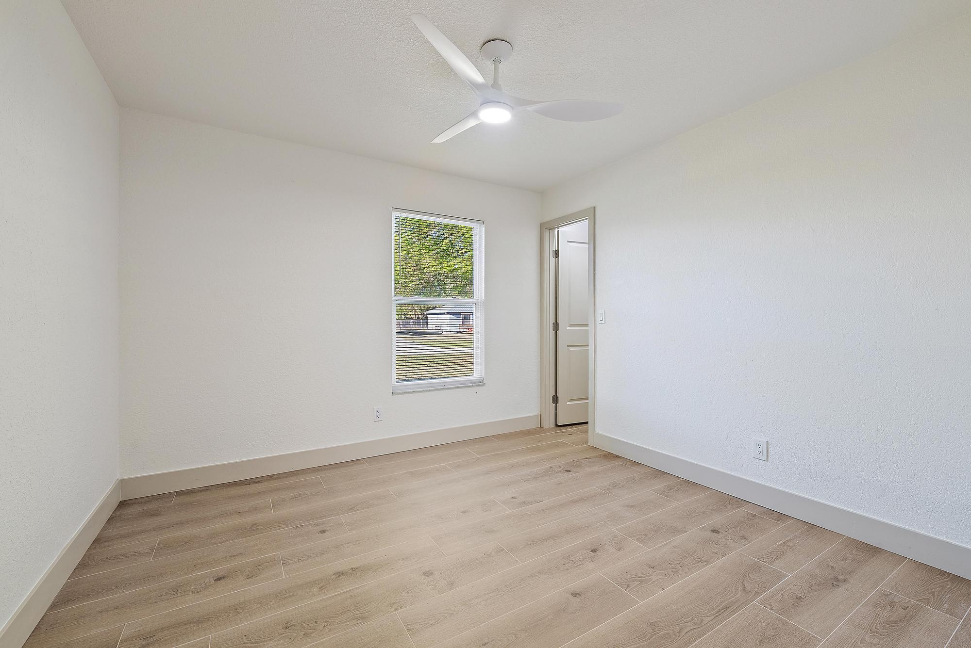 549 NW Salina Terrace