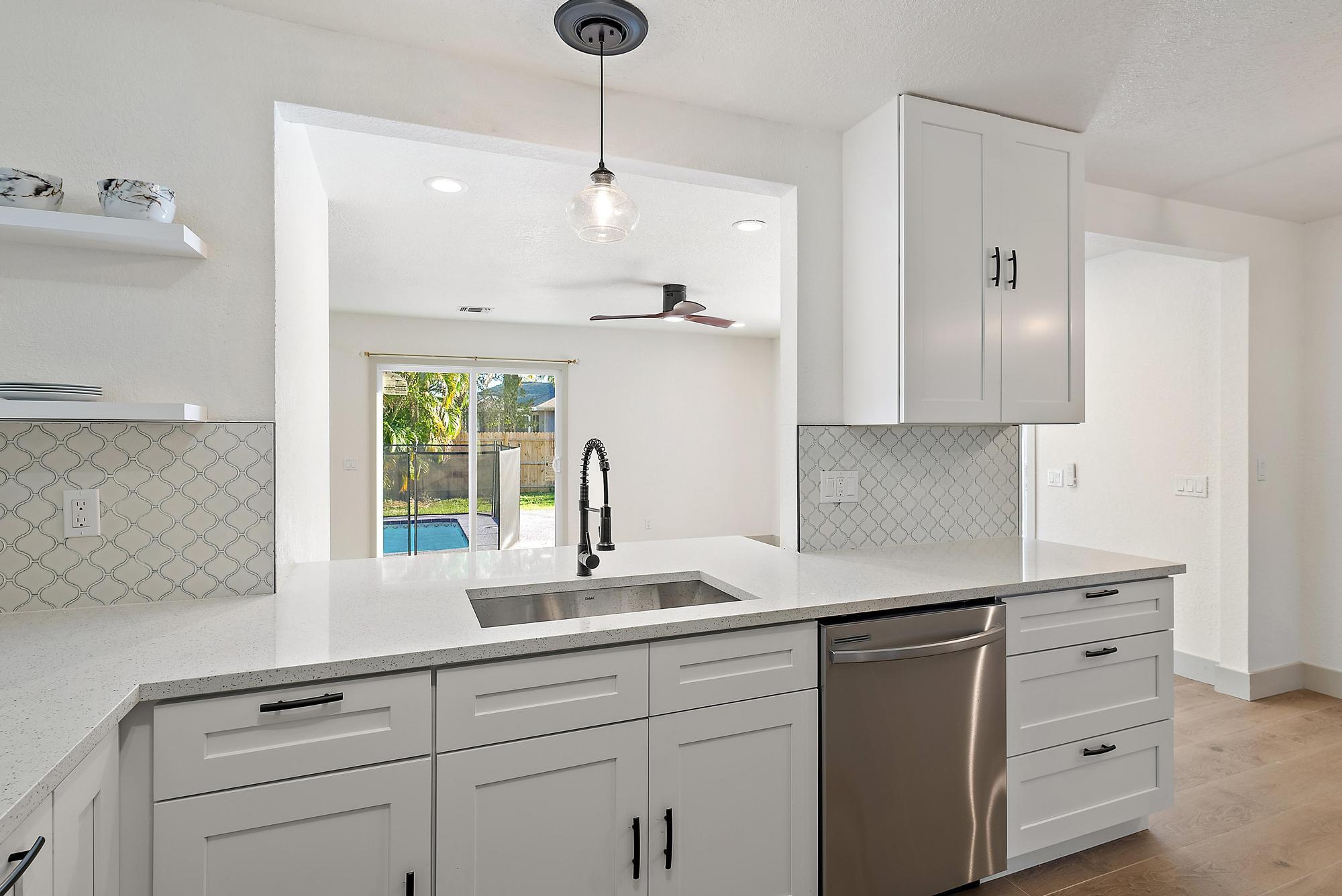 549 NW Salina Terrace