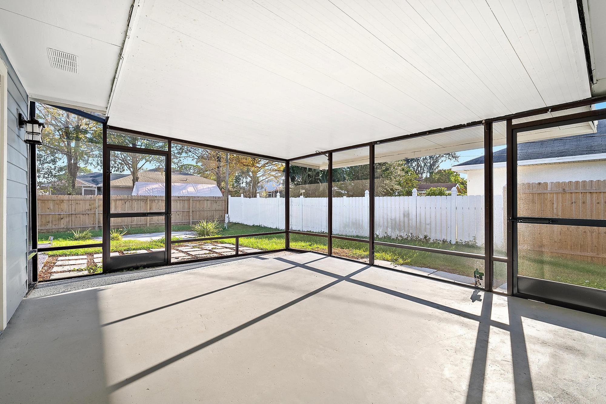 549 NW Salina Terrace