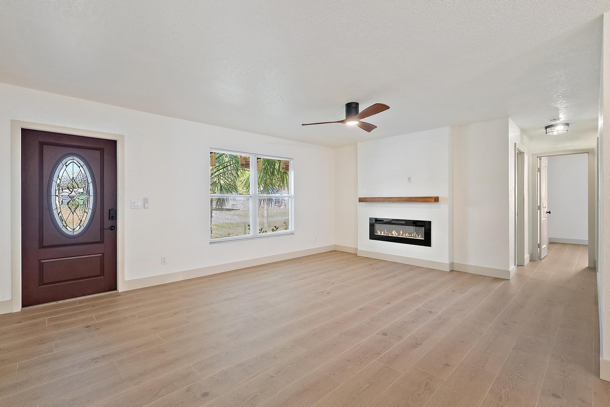 549 NW Salina Terrace