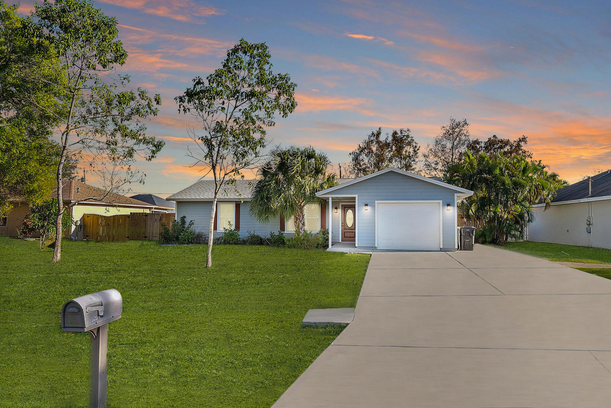 549 NW Salina Terrace