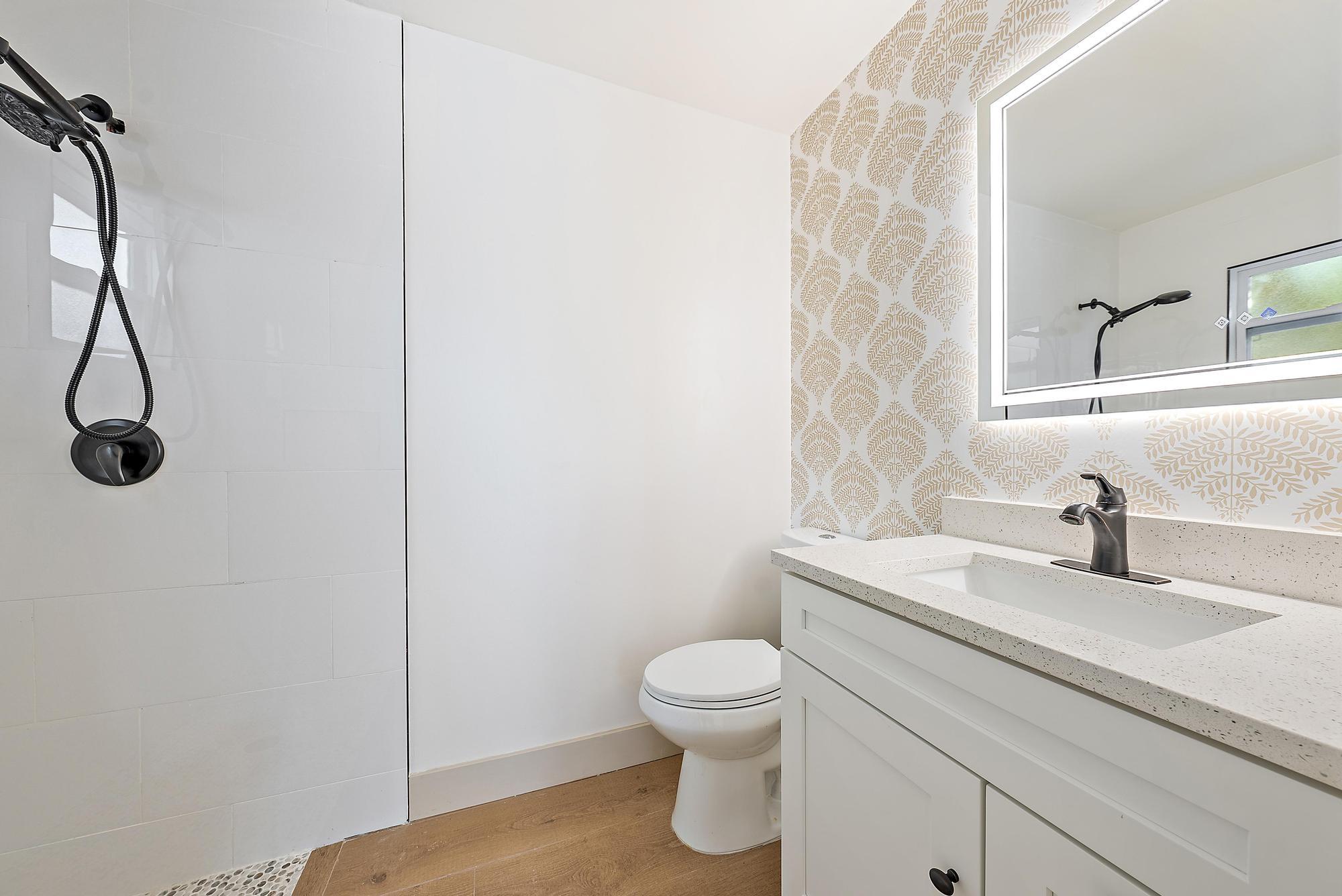 549 NW Salina Terrace