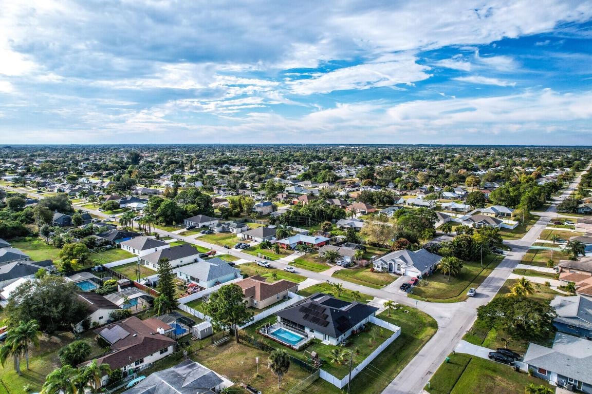 202 SW Chandler Terrace, Port St. Lucie