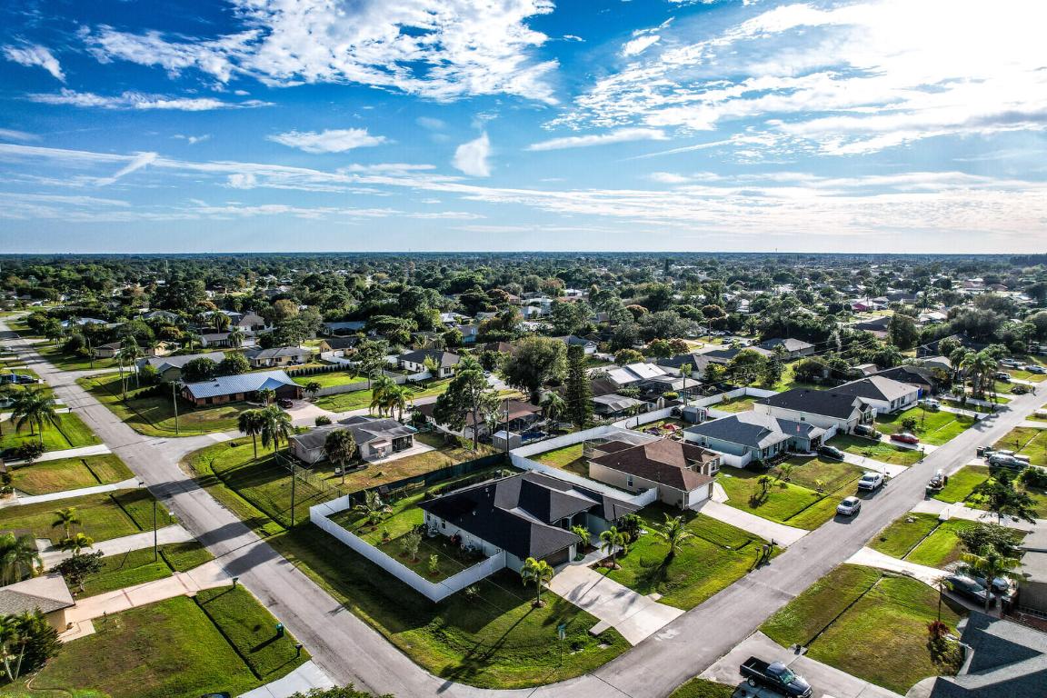 202 SW Chandler Terrace, Port St. Lucie