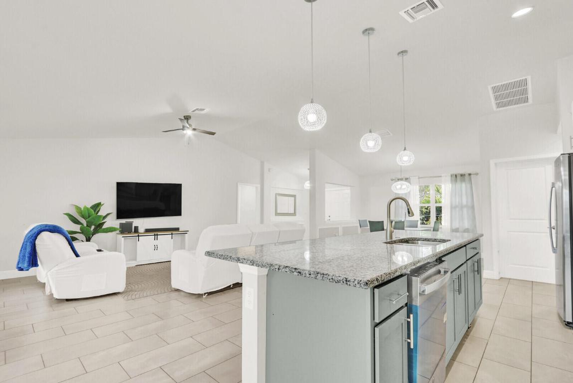 202 SW Chandler Terrace, Port St. Lucie