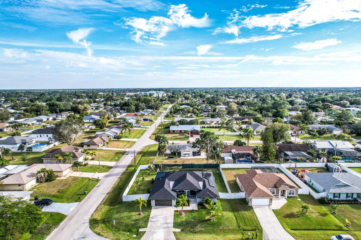 202 SW Chandler Terrace, Port St. Lucie