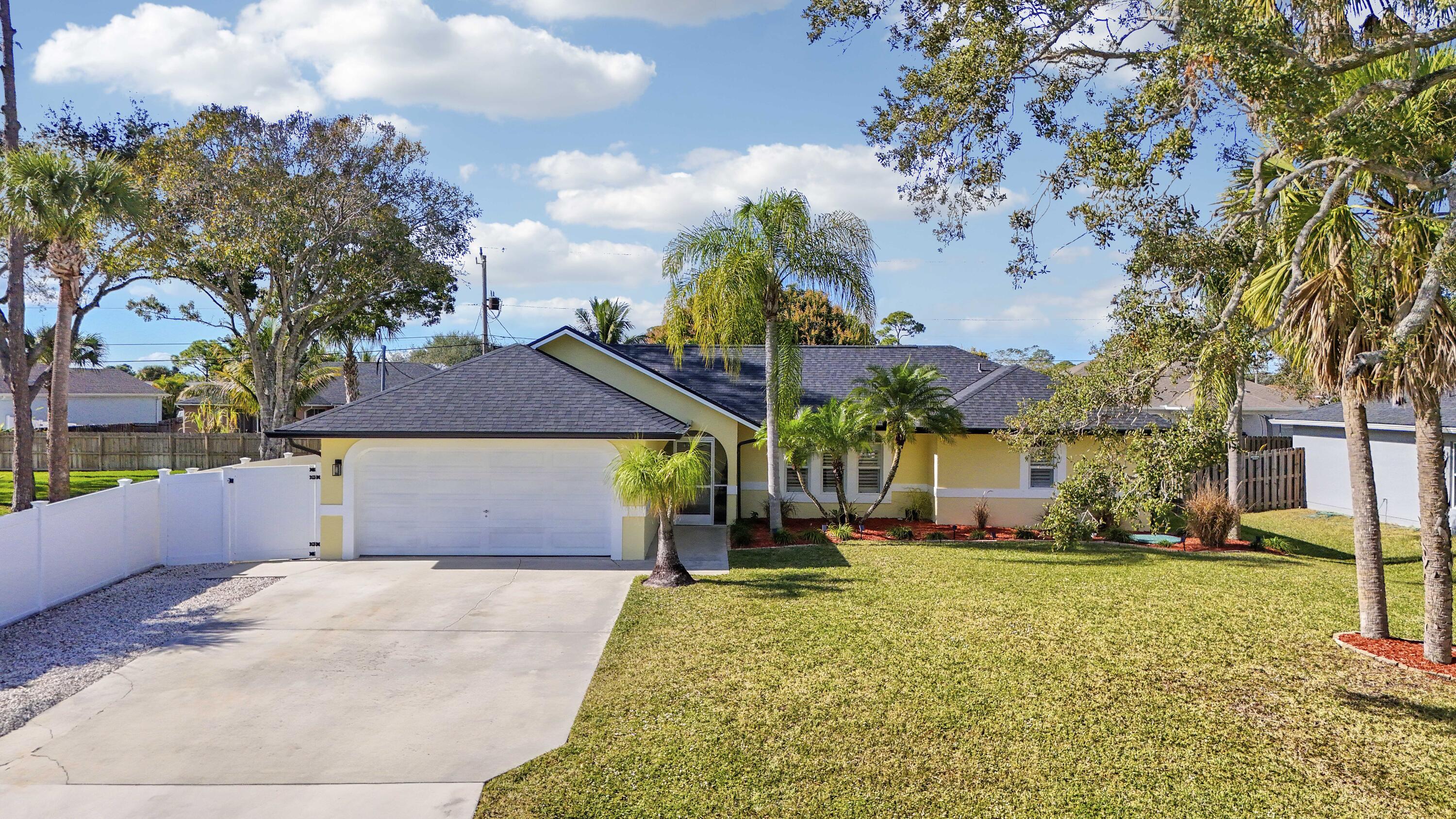 2374 SW Chateau Terrace, Port St. Lucie