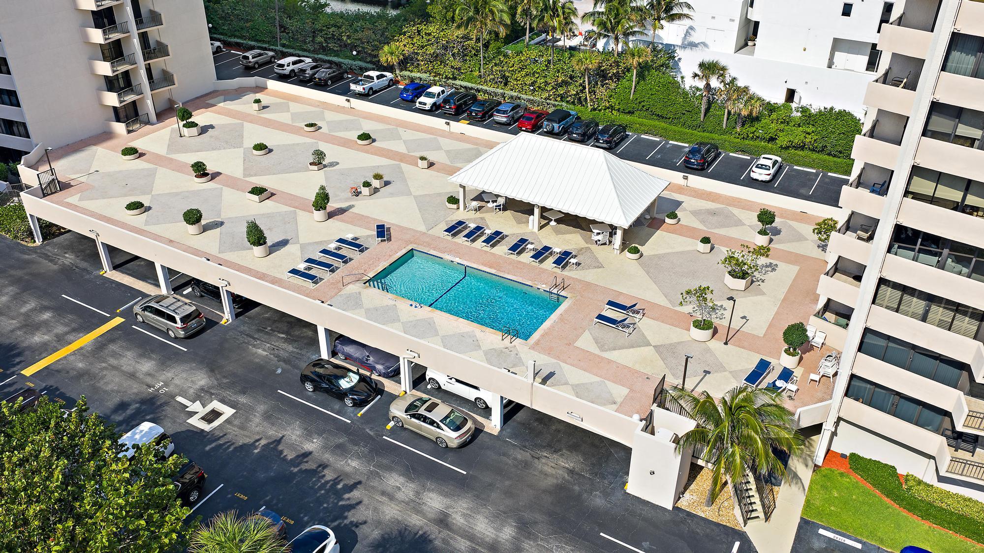 4200 N Ocean Drive 2-705