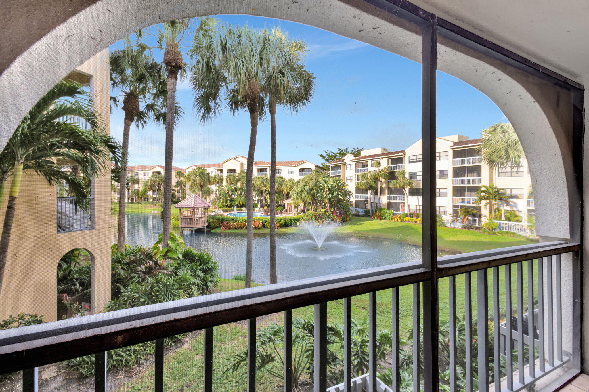 600 Uno Lago Drive 205